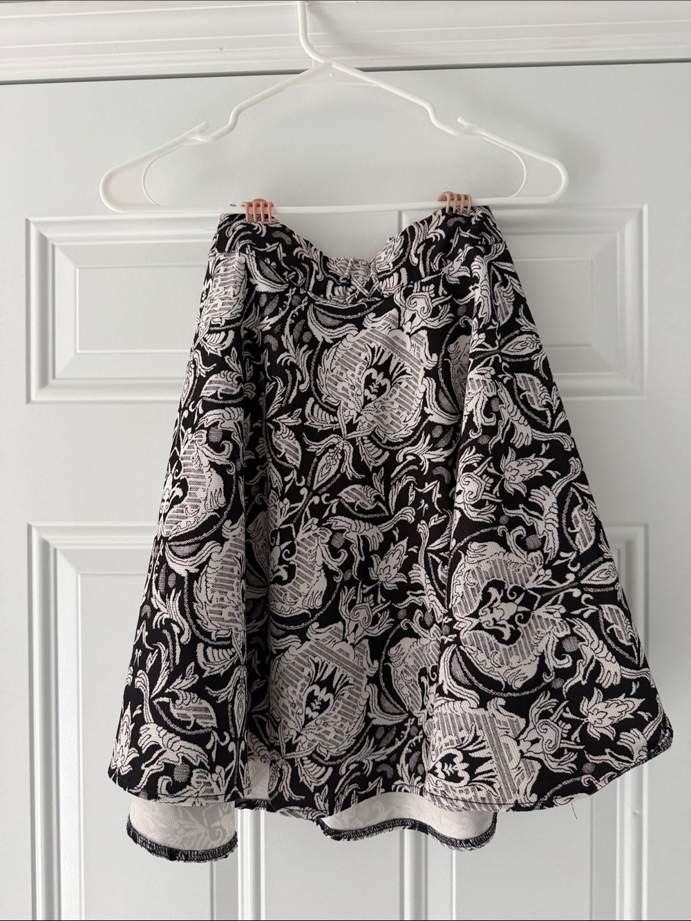 Amisu Black and White Floral Circle Skirt